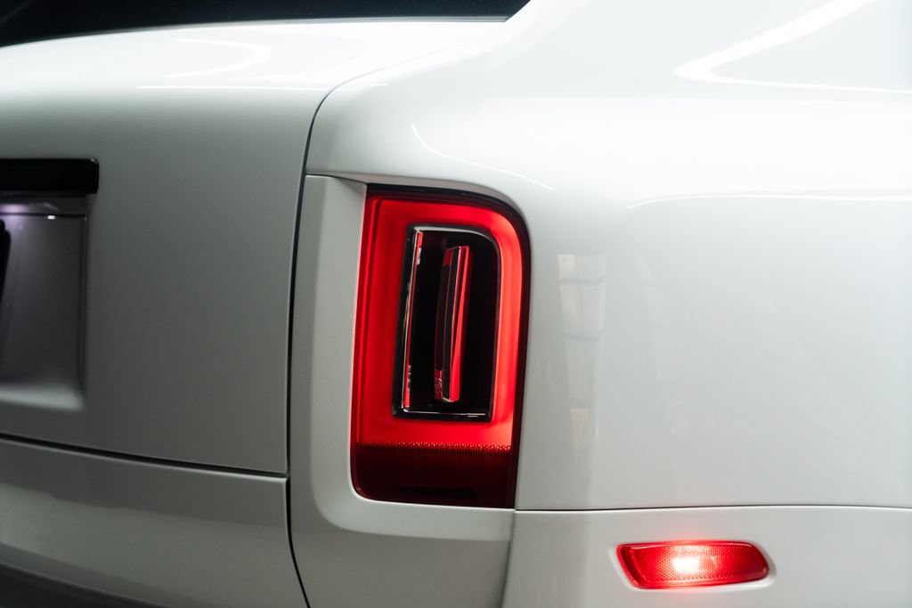Used 2022 Rolls-Royce Cullinan AWD/4WD image 18