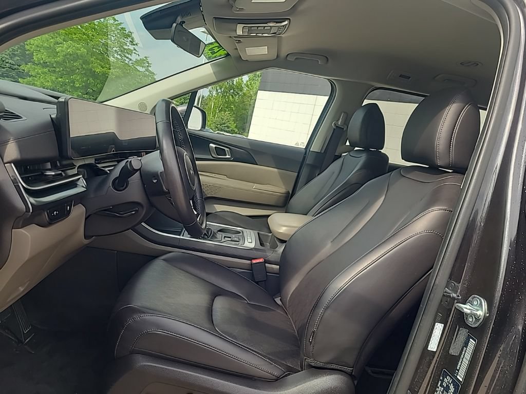 Certified 2025 Kia Carnival FWD image 11