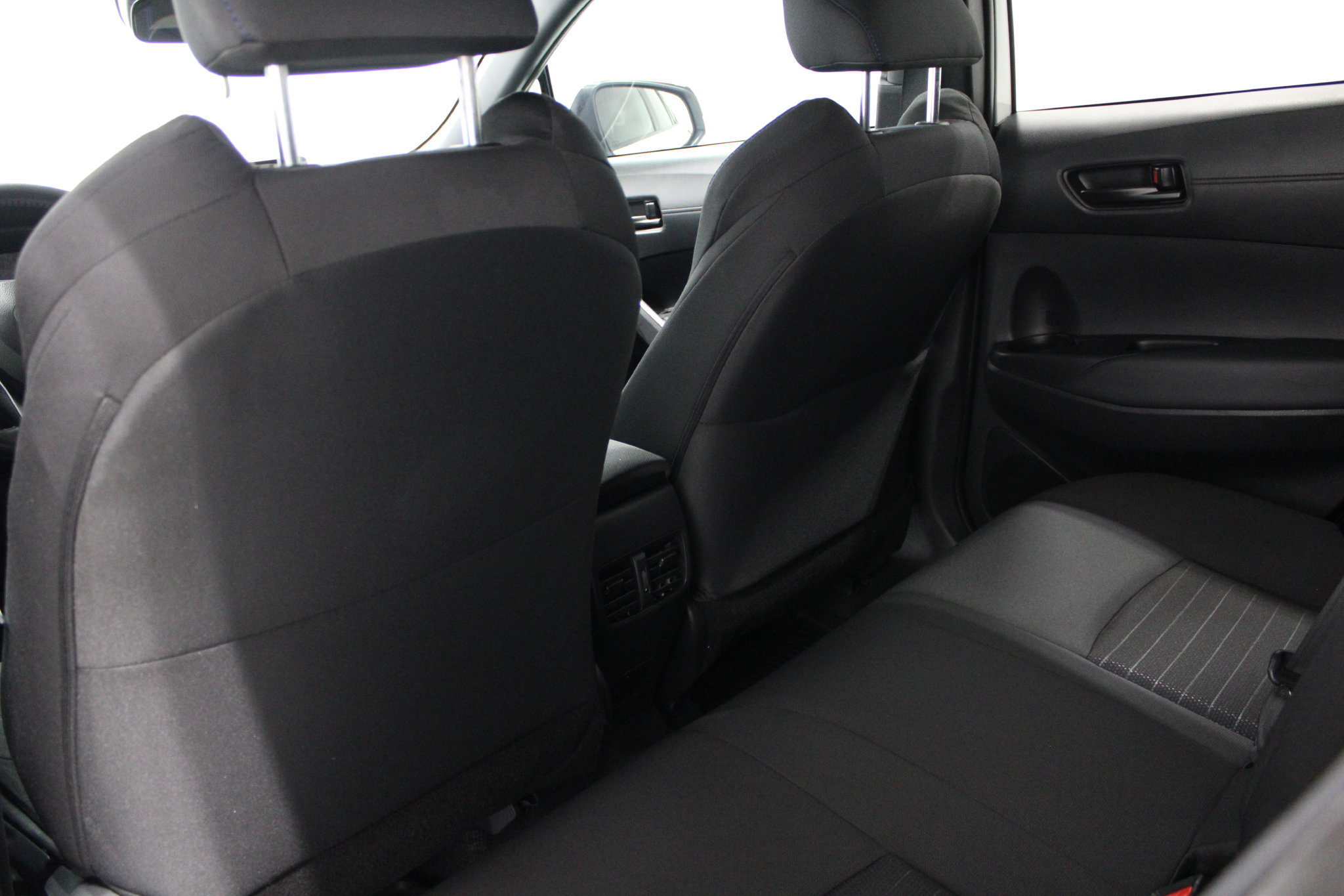 Used 2025 Toyota Corolla Cross AWD Hybrid image 13
