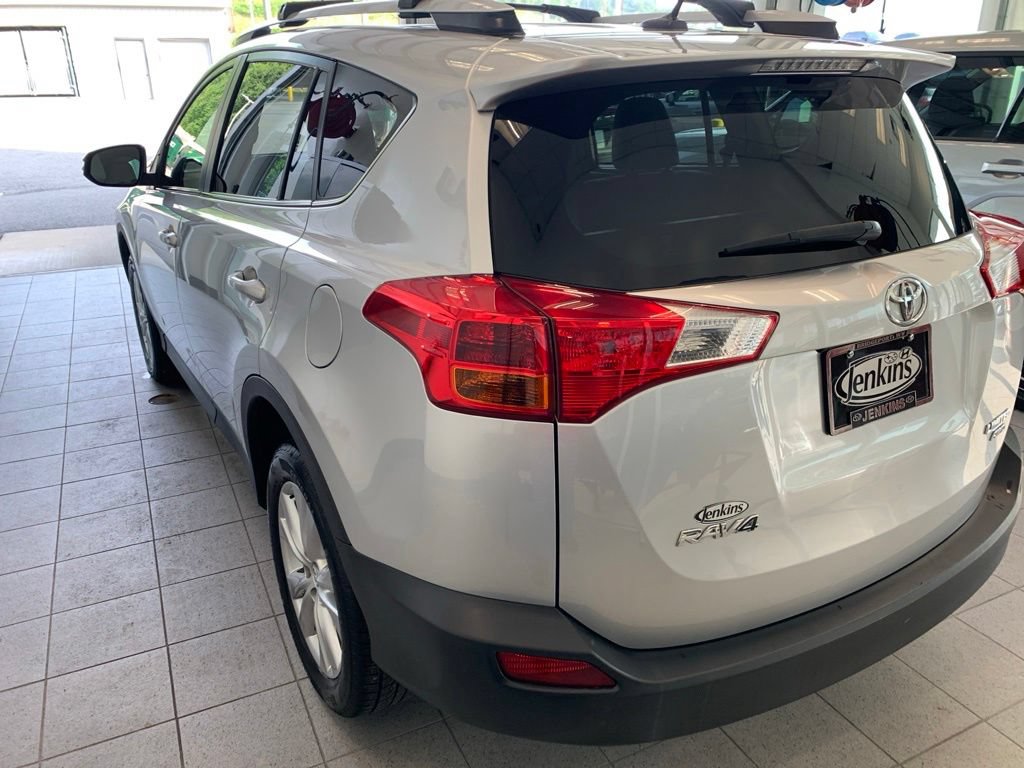 Used 2015 Toyota RAV4 Limited w/ Four Season Floor Mat Package AWD/4WD image 14