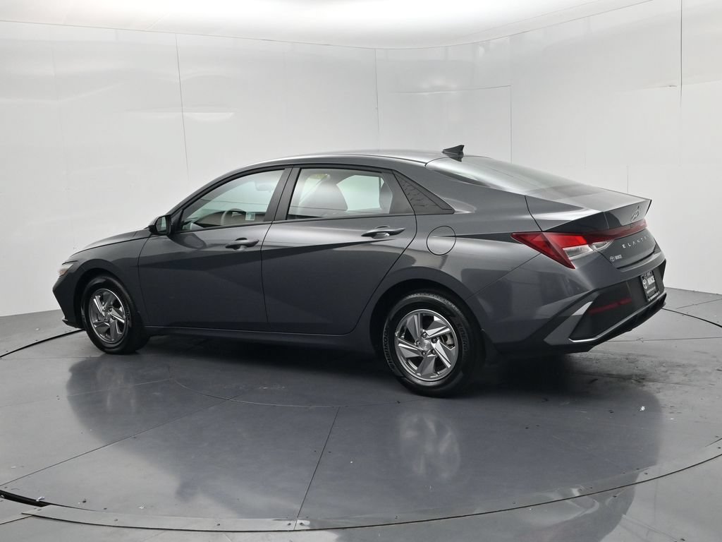 Used 2025 Hyundai Elantra SE FWD image 5