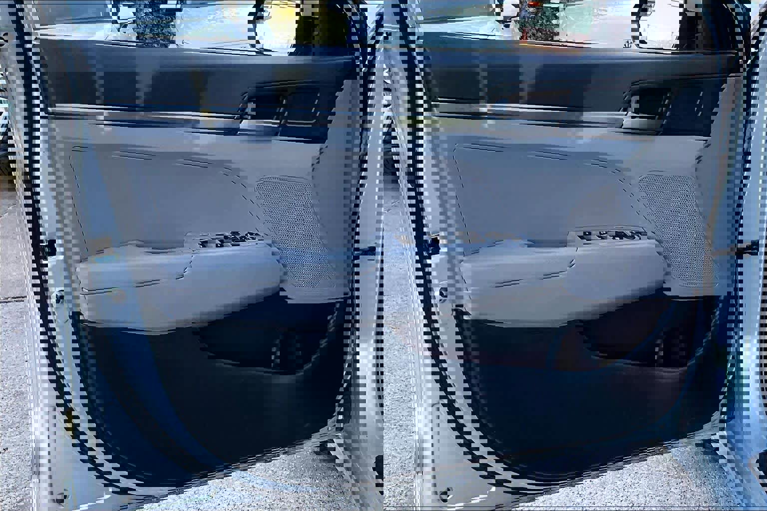 Used 2017 Hyundai Elantra SE image 16