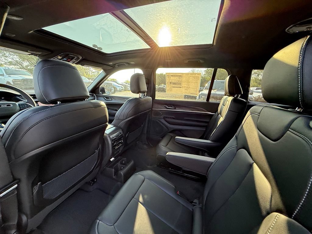 New 2027 Jeep Grand Cherokee L Limited w/ Limited Altitude Package AWD/4WD image 23