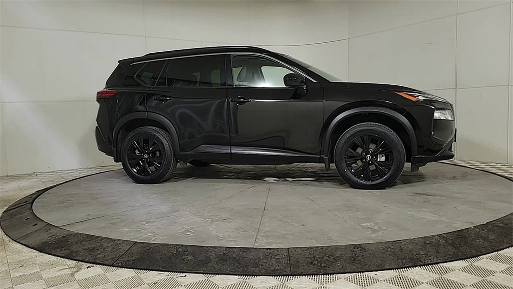 Used 2023 Nissan Rogue SV w/ SV Premium B Package image 7