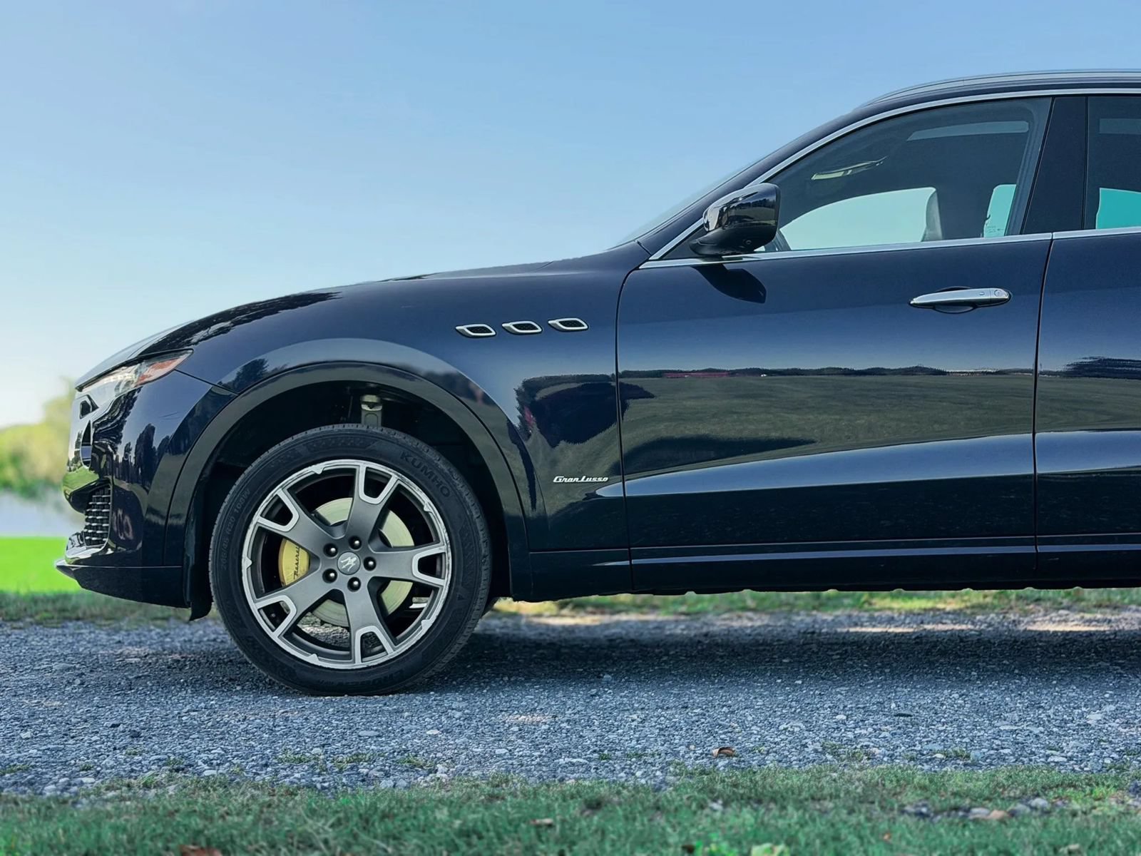Used 2018 Maserati Levante GranLusso AWD/4WD image 16