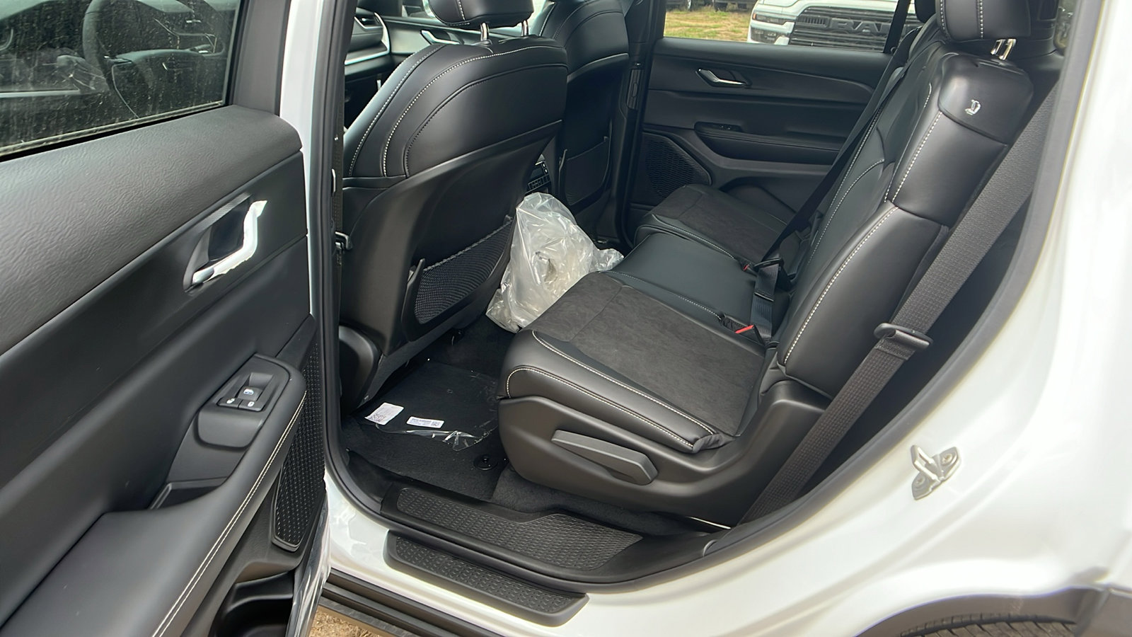 New 2025 Jeep Grand Cherokee L Altitude image 20