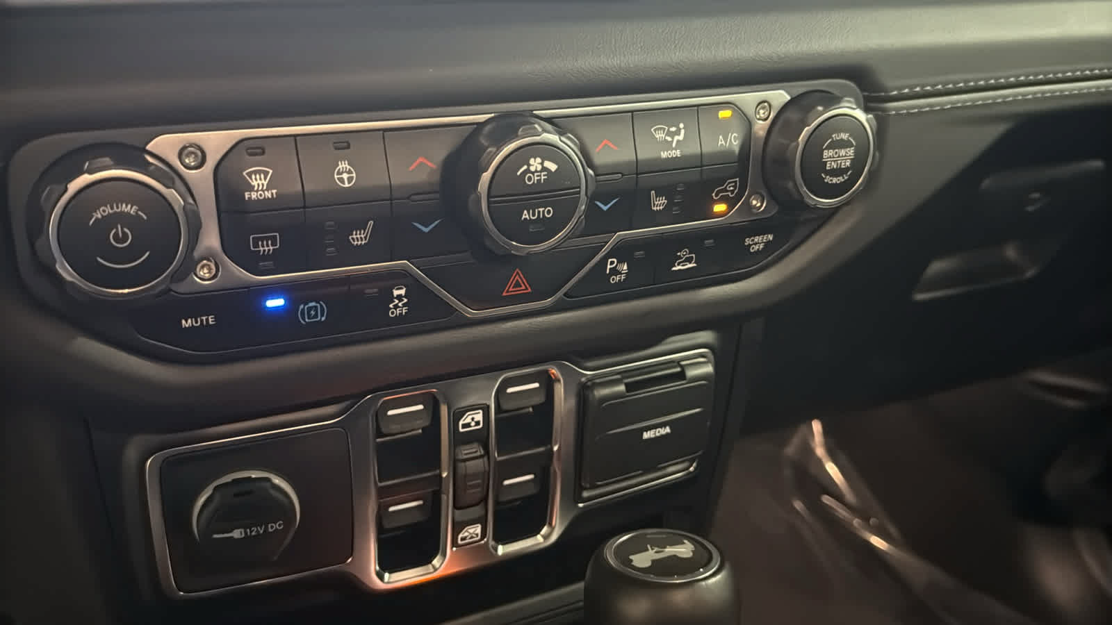 Used 2024 Jeep Wrangler High Altitude AWD/4WD image 17