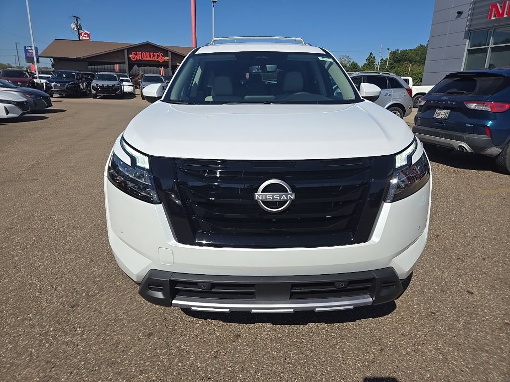 New 2025 Nissan Pathfinder SL w/ Black Appearance Package image 2