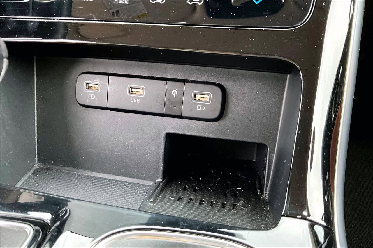 Used 2024 Kia Carnival SX image 17