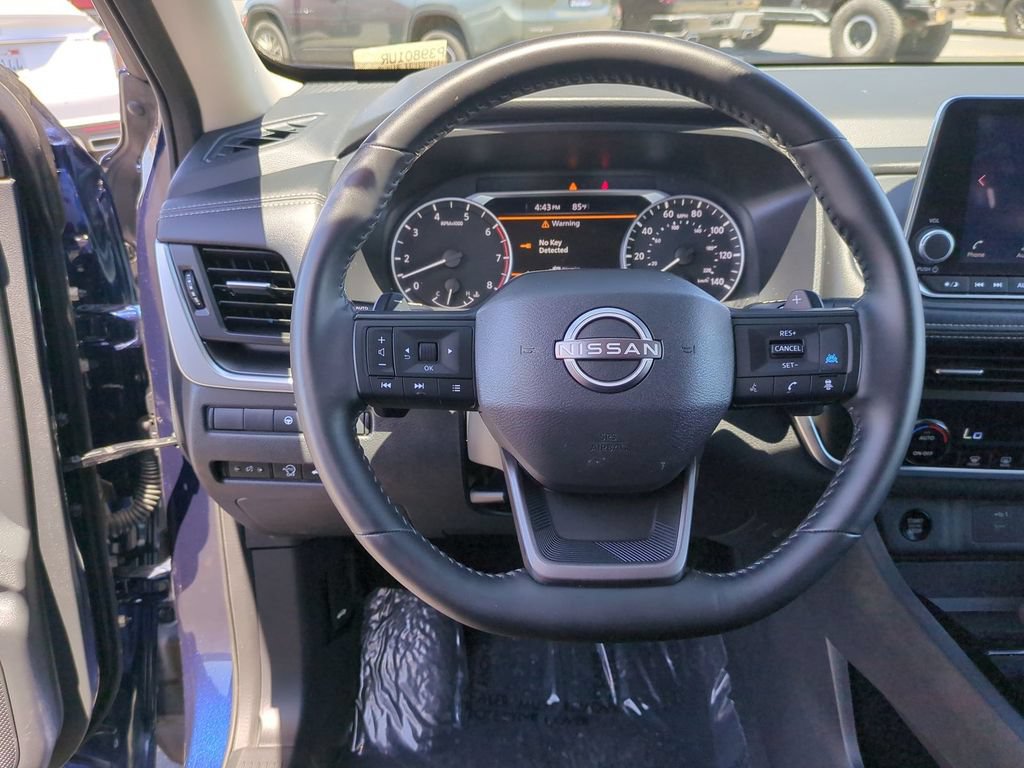 Used 2025 Nissan Rogue SV FWD image 20