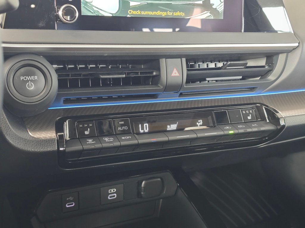 Used 2025 Toyota Prius XLE AWD/4WD image 27