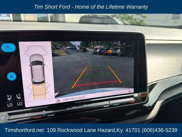 Used 2025 Volkswagen Atlas Cross Sport SE AWD/4WD image 15