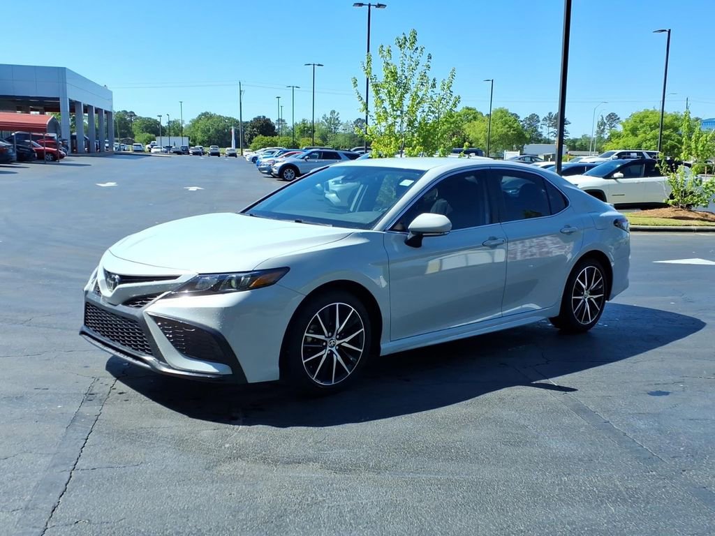 Used 2023 Toyota Camry SE image 7