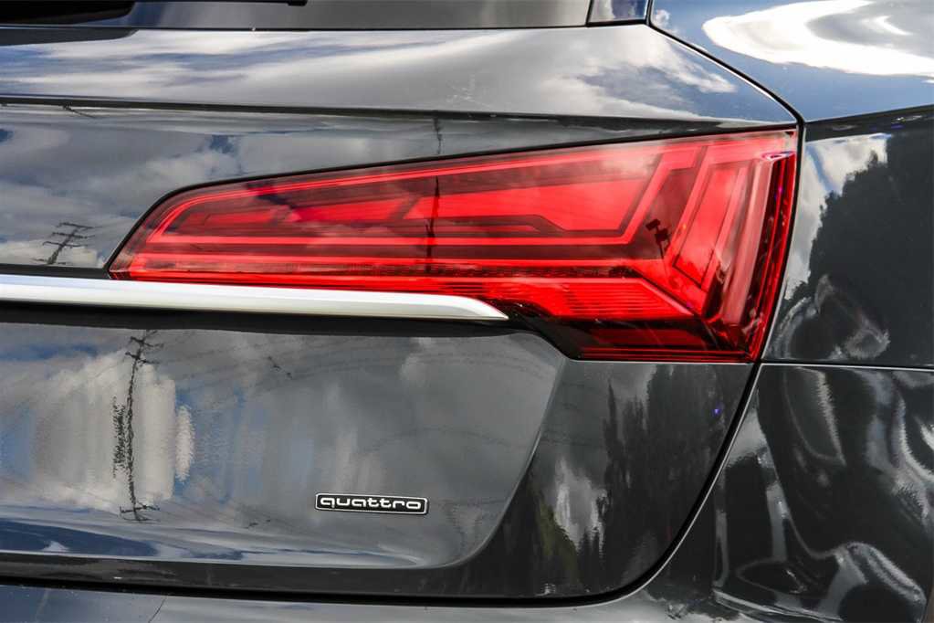 Used 2023 Audi Q5 2.0T Premium w/ Convenience Package image 11