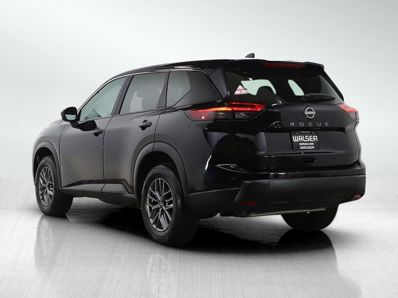 Used 2024 Nissan Rogue S image 3