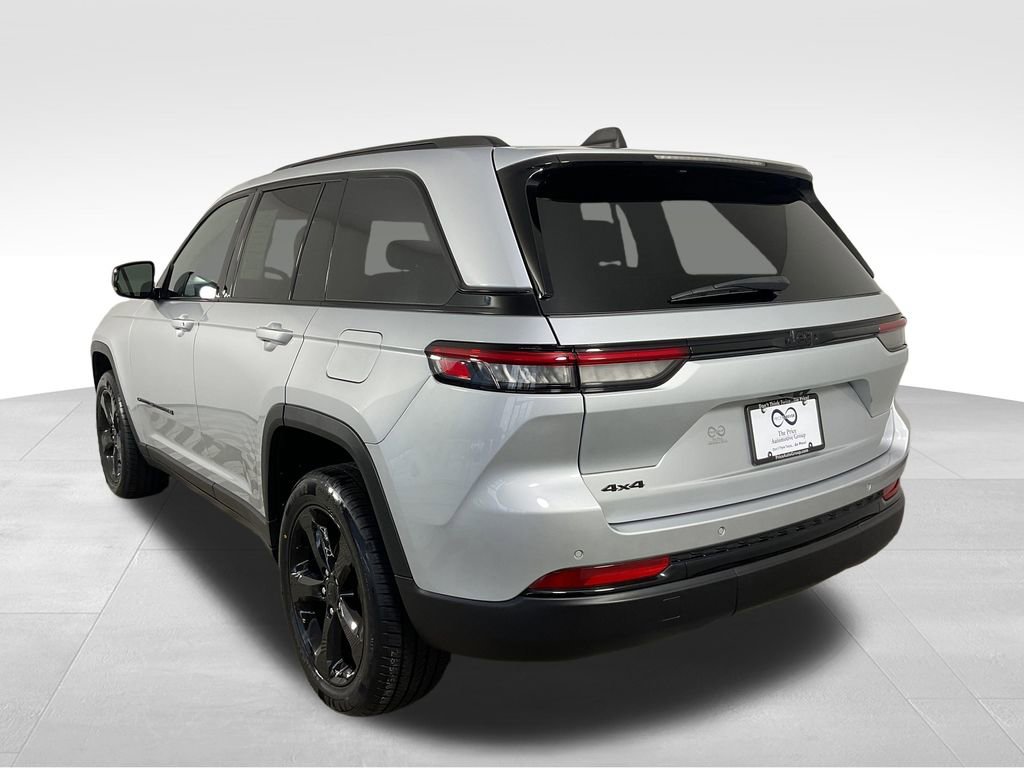 Used 2023 Jeep Grand Cherokee Altitude image 7