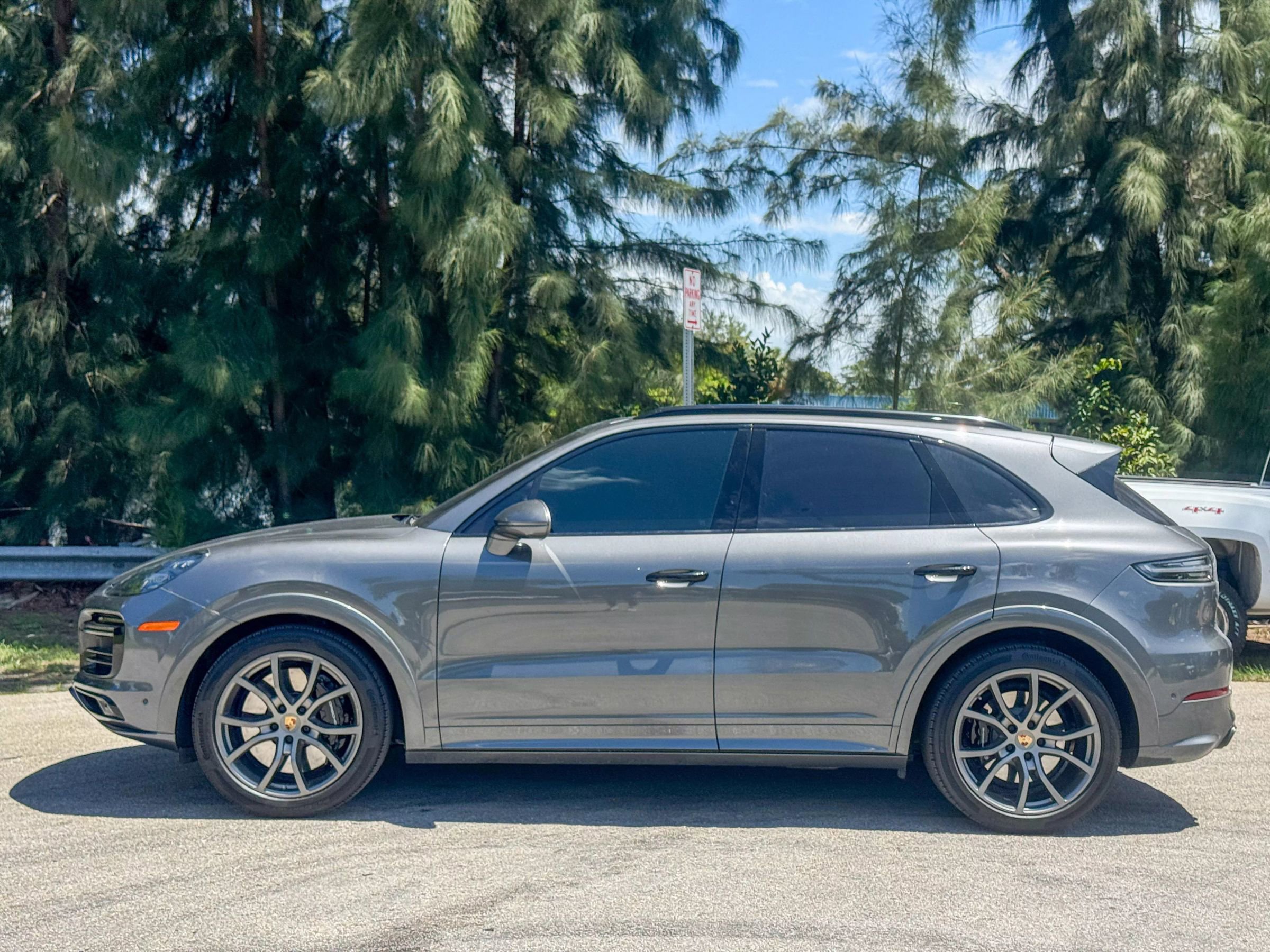 Used 2023 Porsche Cayenne Turbo image 3