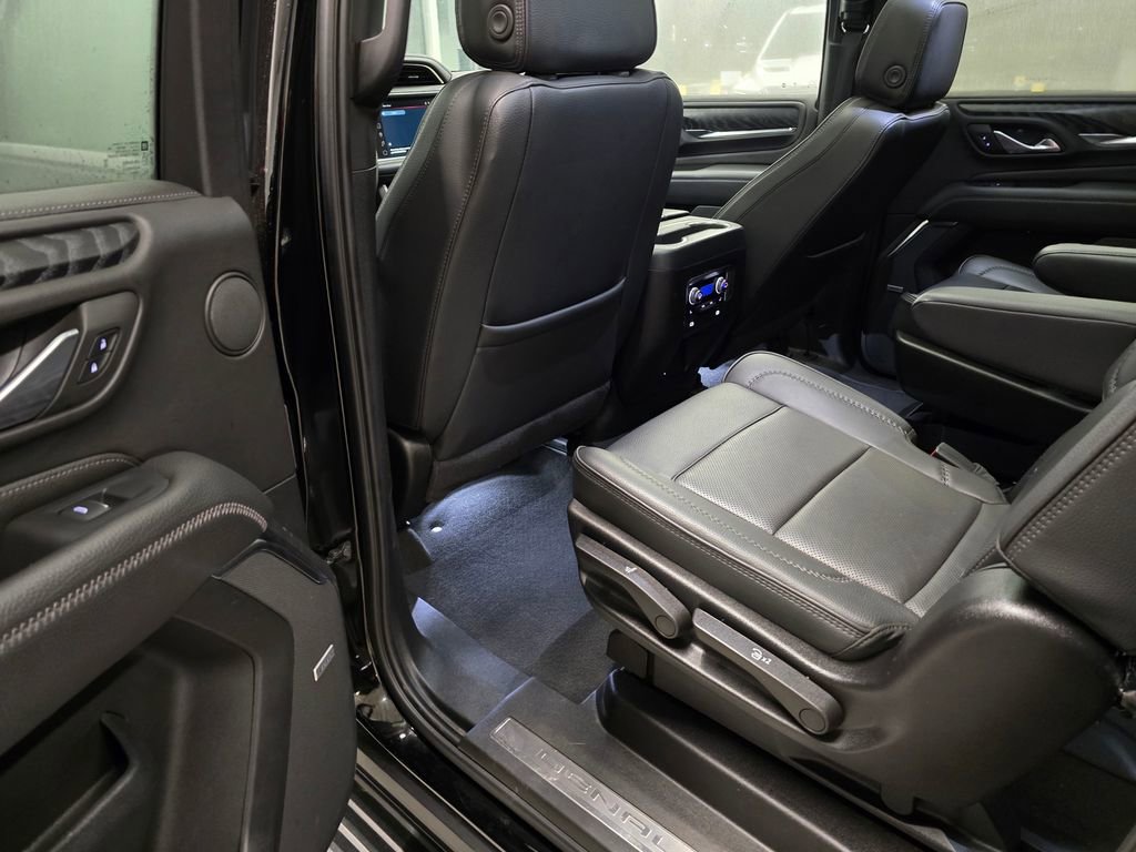 Used 2024 GMC Yukon XL Denali AWD/4WD image 33