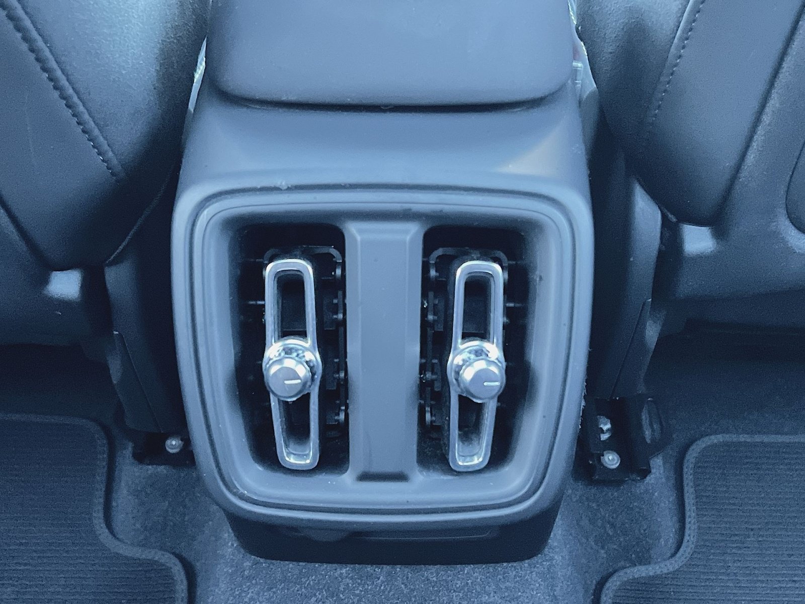 Certified 2023 Volvo XC40 B5 Plus w/ Climate Package AWD/4WD image 23