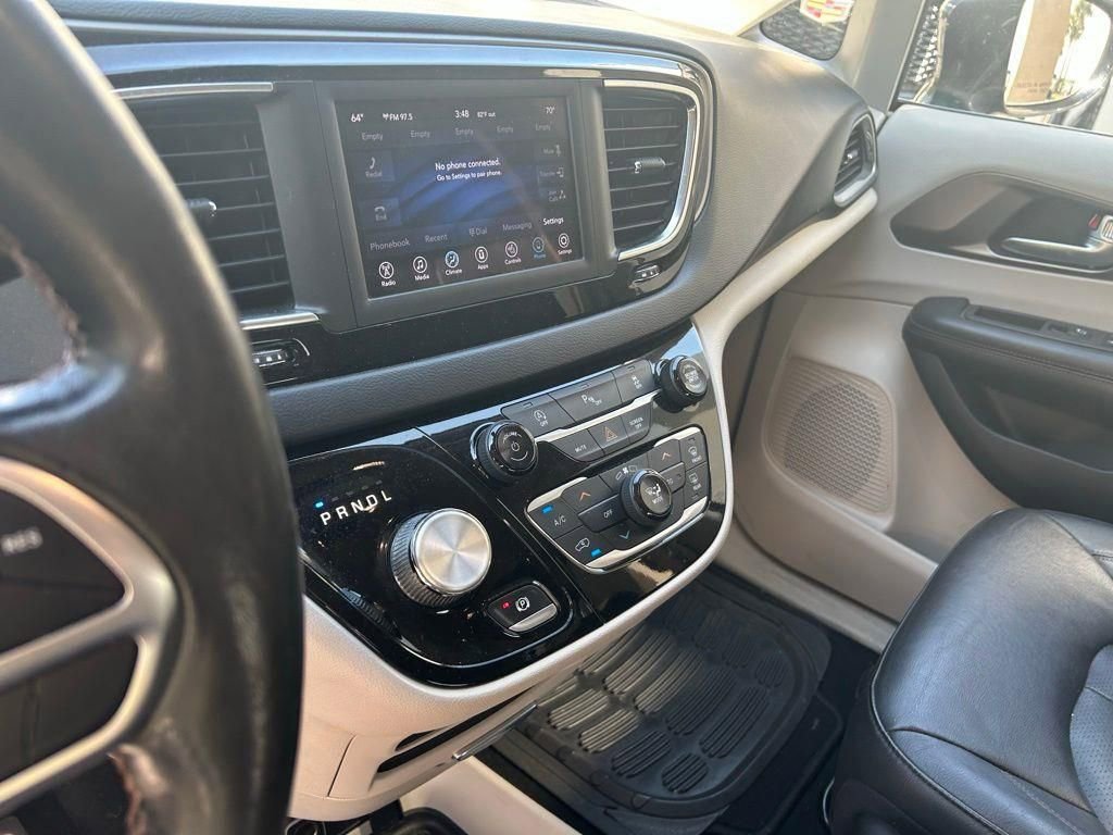 Used 2020 Chrysler Pacifica Touring-L image 11