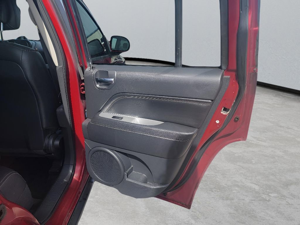 Used 2016 Jeep Compass Latitude image 26