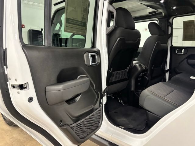 Used 2026 Jeep Gladiator Mojave AWD/4WD image 18