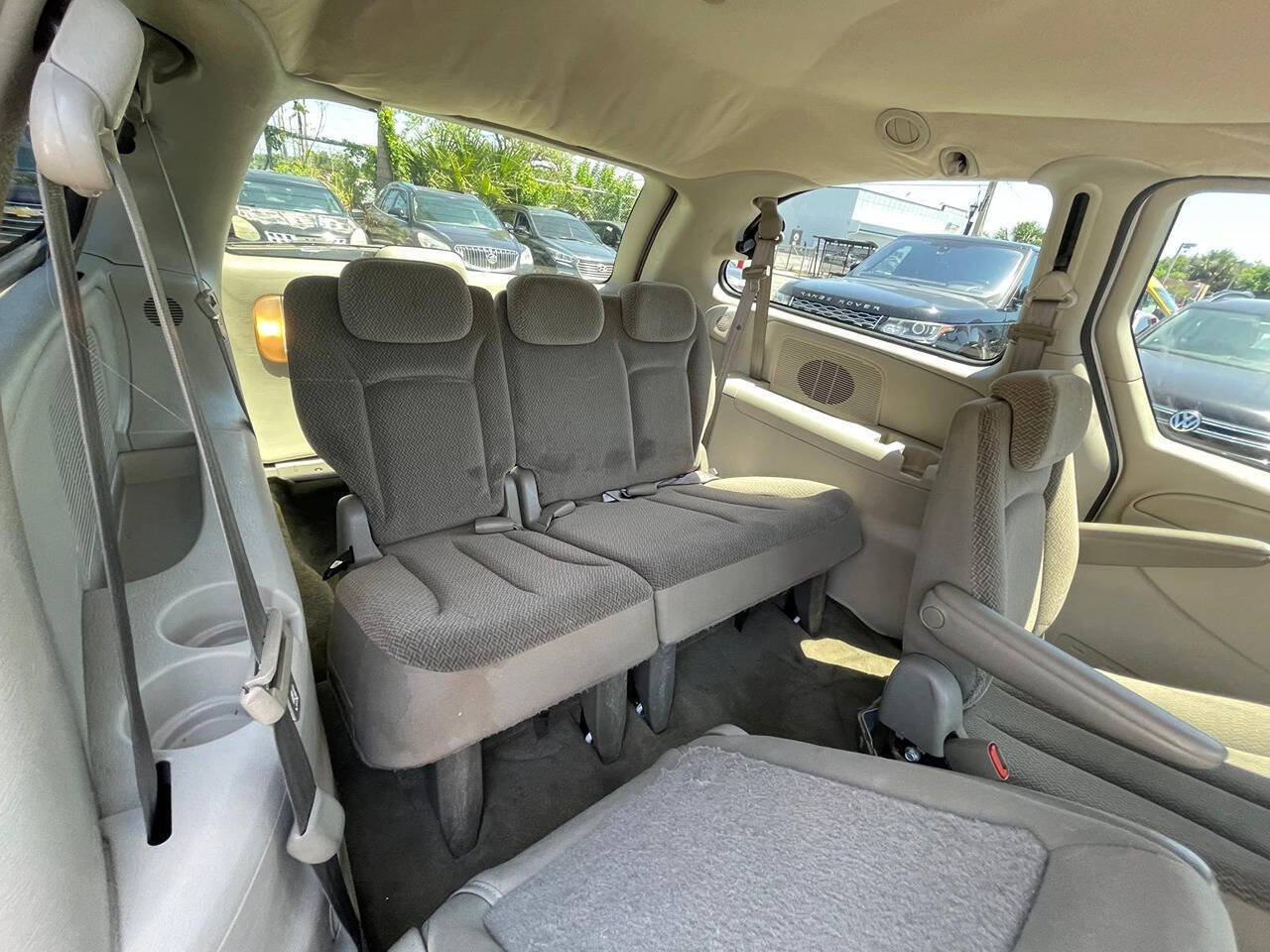 Used 2005 Chrysler Town & Country LX w/ Popular Equipment Group II FWD image 15
