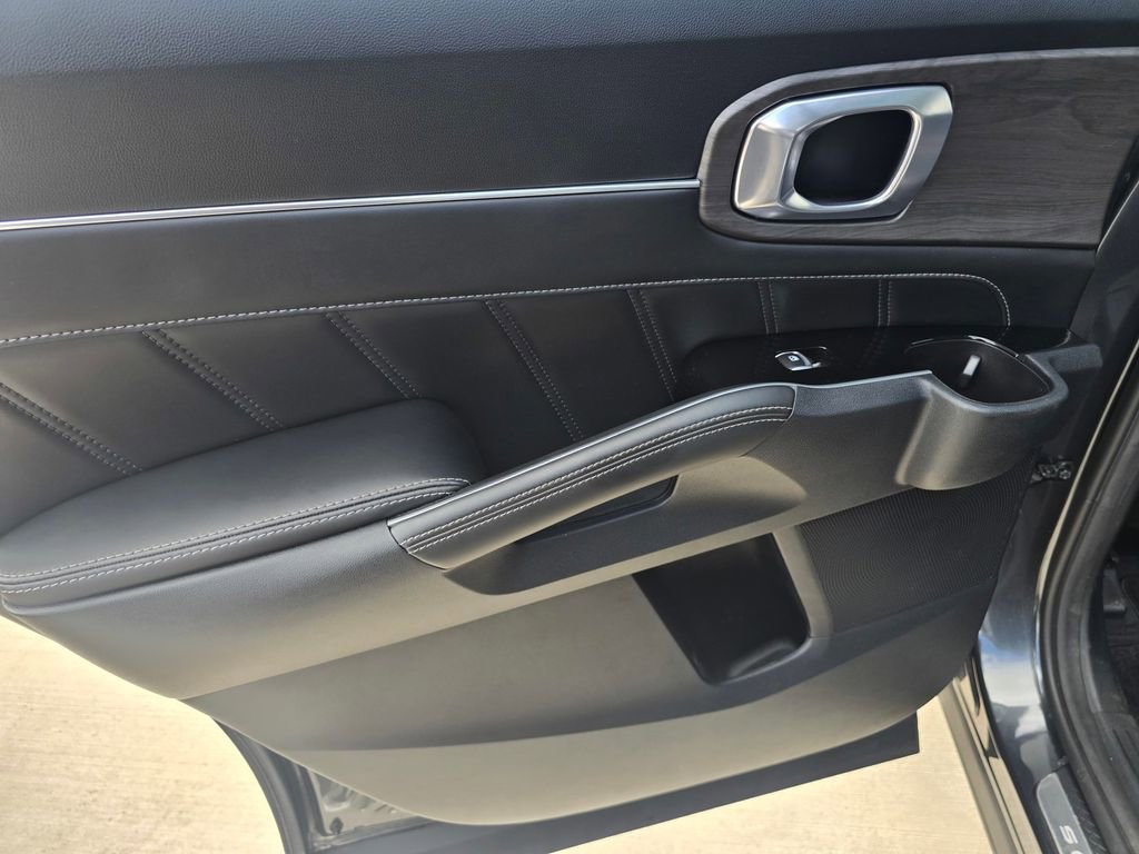 Used 2024 Kia Sorento SX image 13