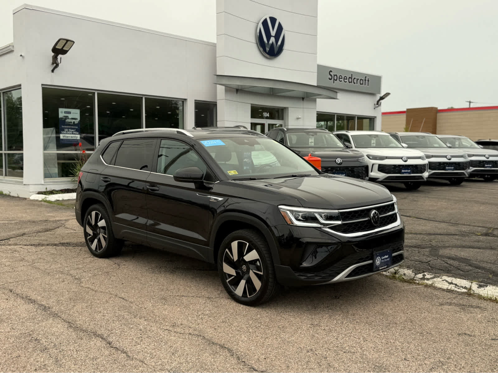 Certified 2024 Volkswagen Taos SEL AWD/4WD image 1