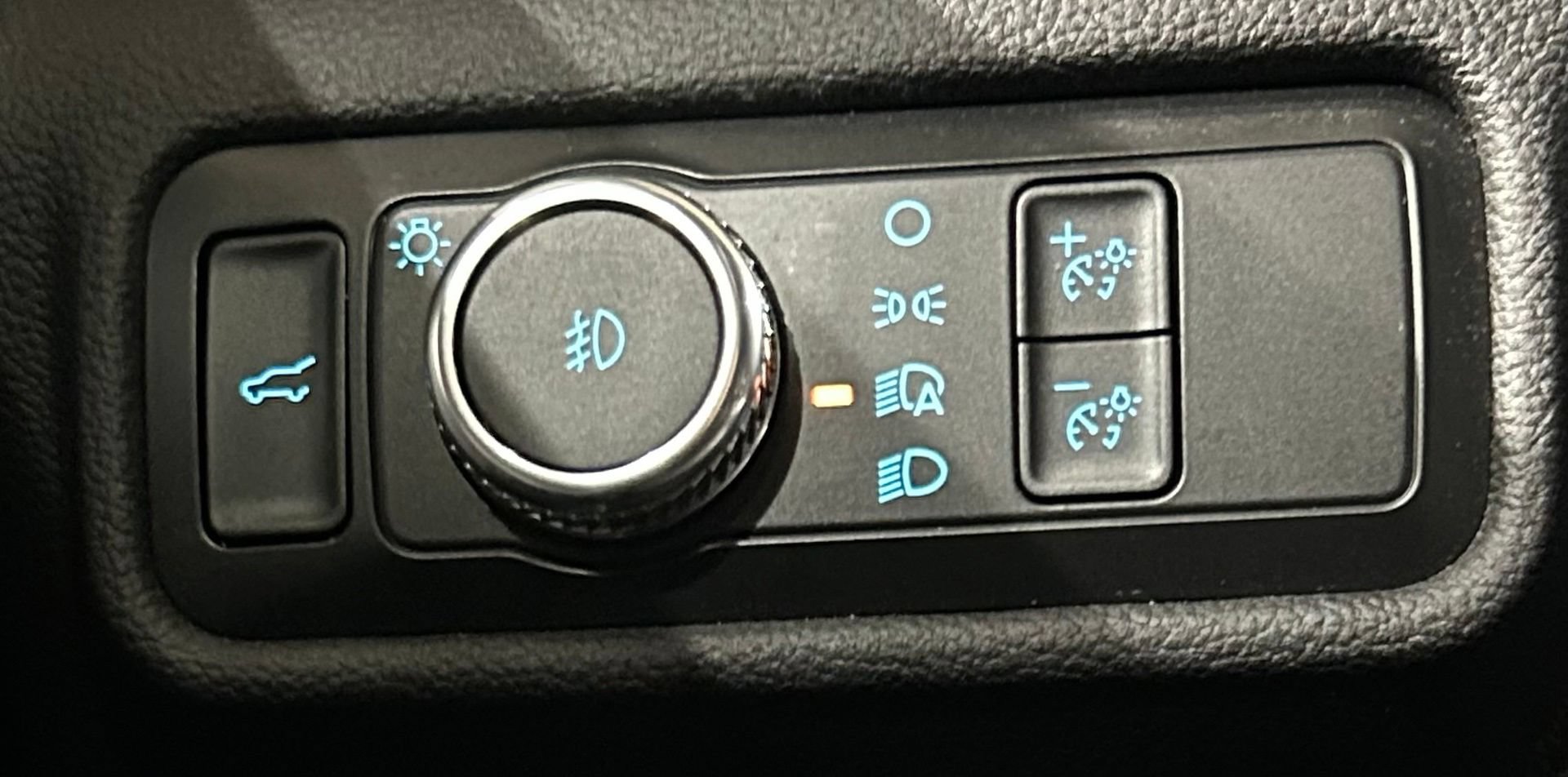 Used 2022 Ford Explorer XLT w/ Equipment Group 202A AWD/4WD image 93