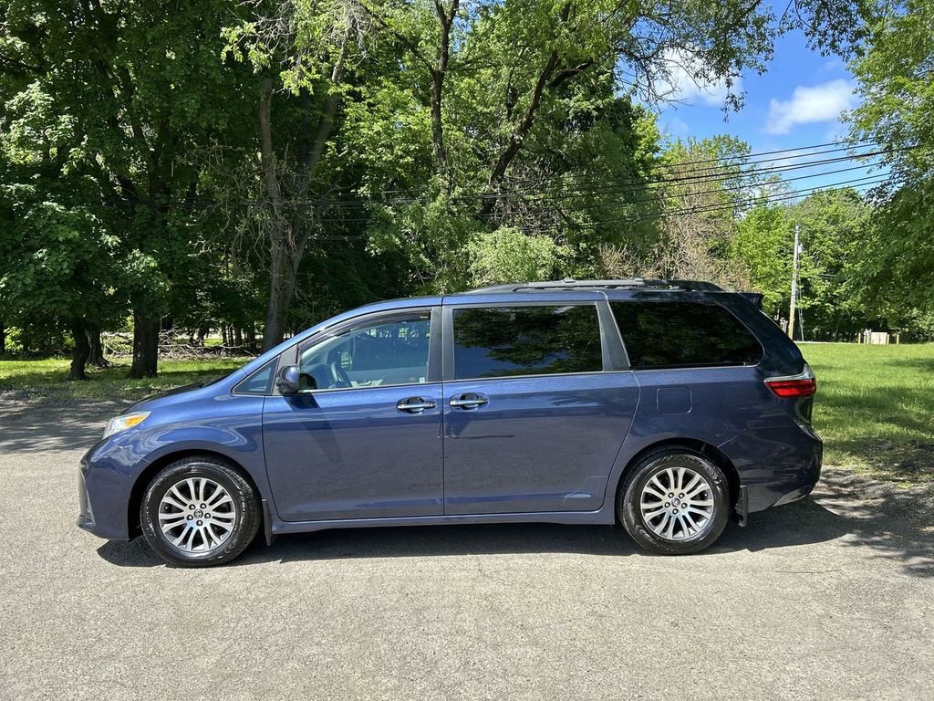 Used 2018 Toyota Sienna XLE FWD image 5