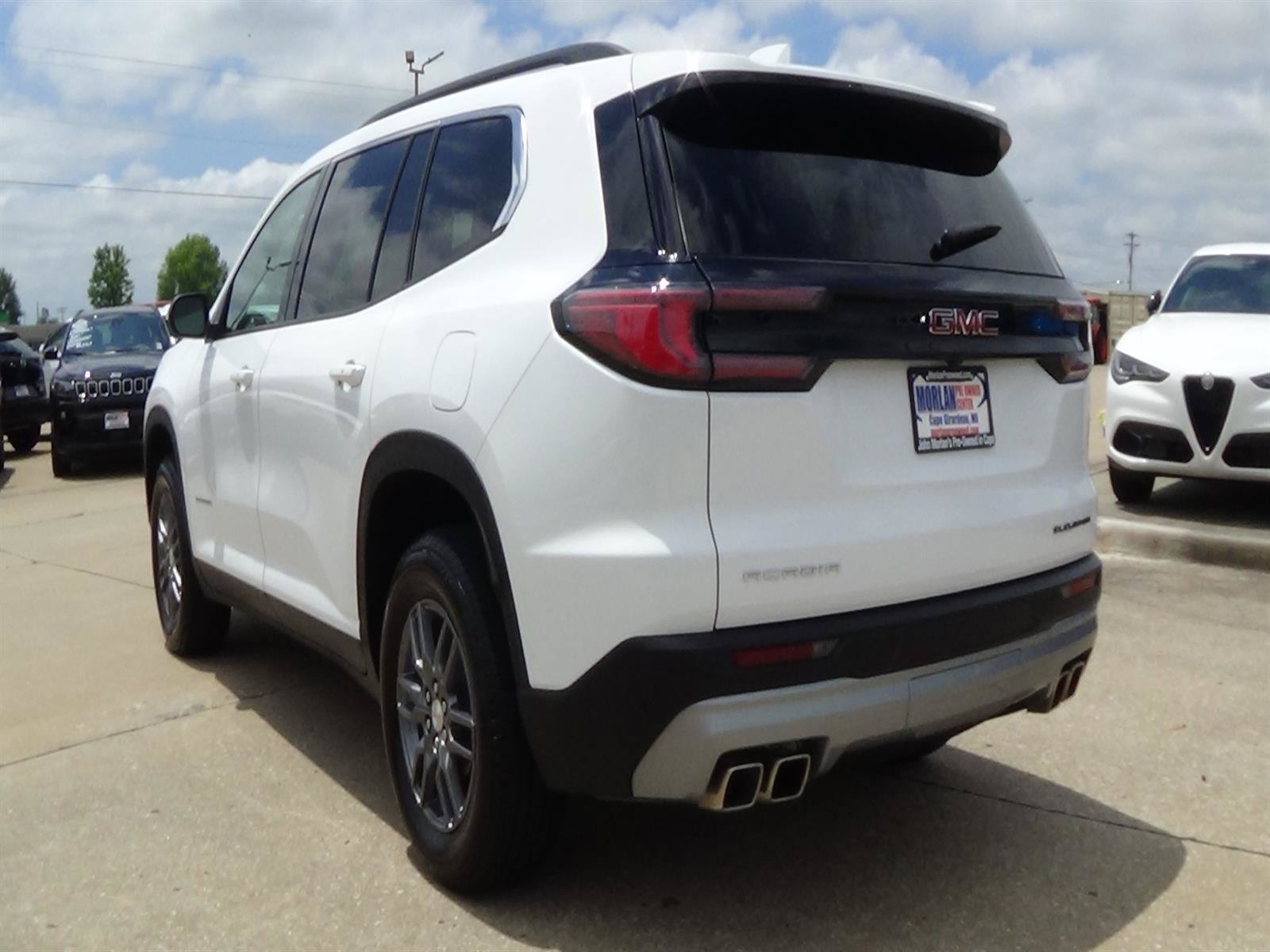 Used 2025 GMC Acadia Elevation FWD image 8