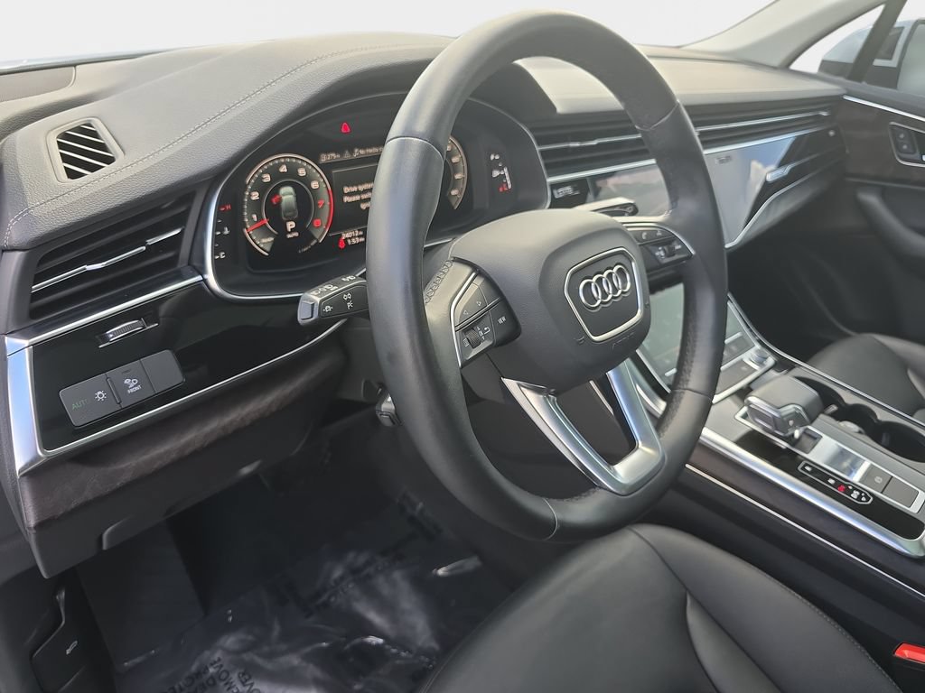 Used 2023 Audi Q7 3.0T Premium w/ Convenience Package AWD/4WD image 25