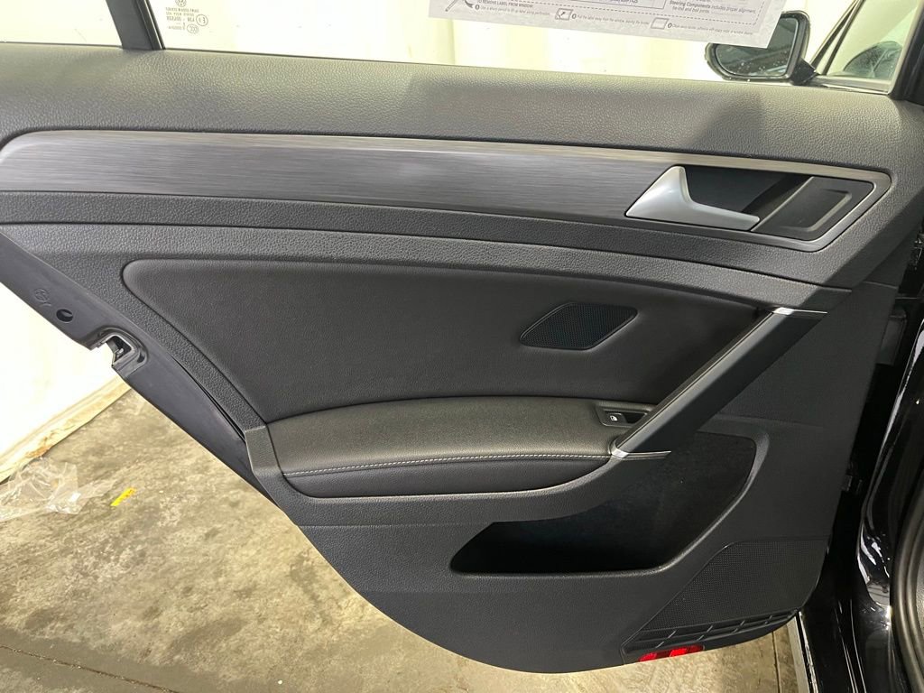 Used 2019 Volkswagen Golf SE w/ Driver Assistance Package image 23