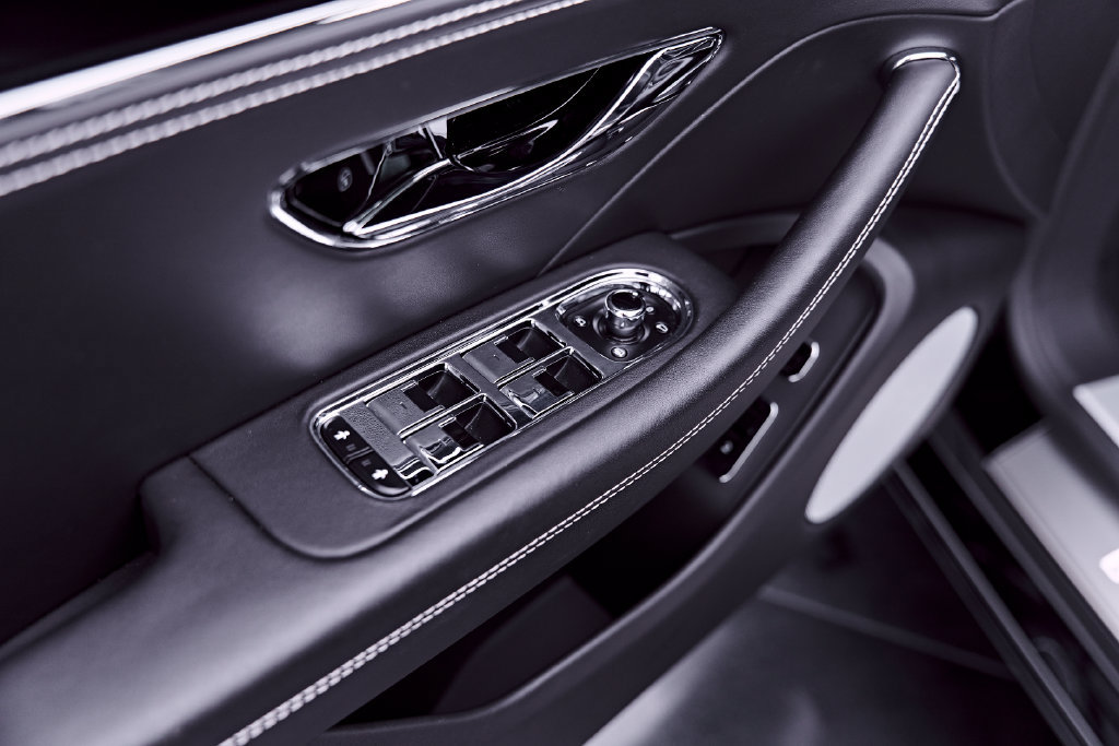 Used 2023 Bentley Flying Spur S V8 AWD/4WD image 39