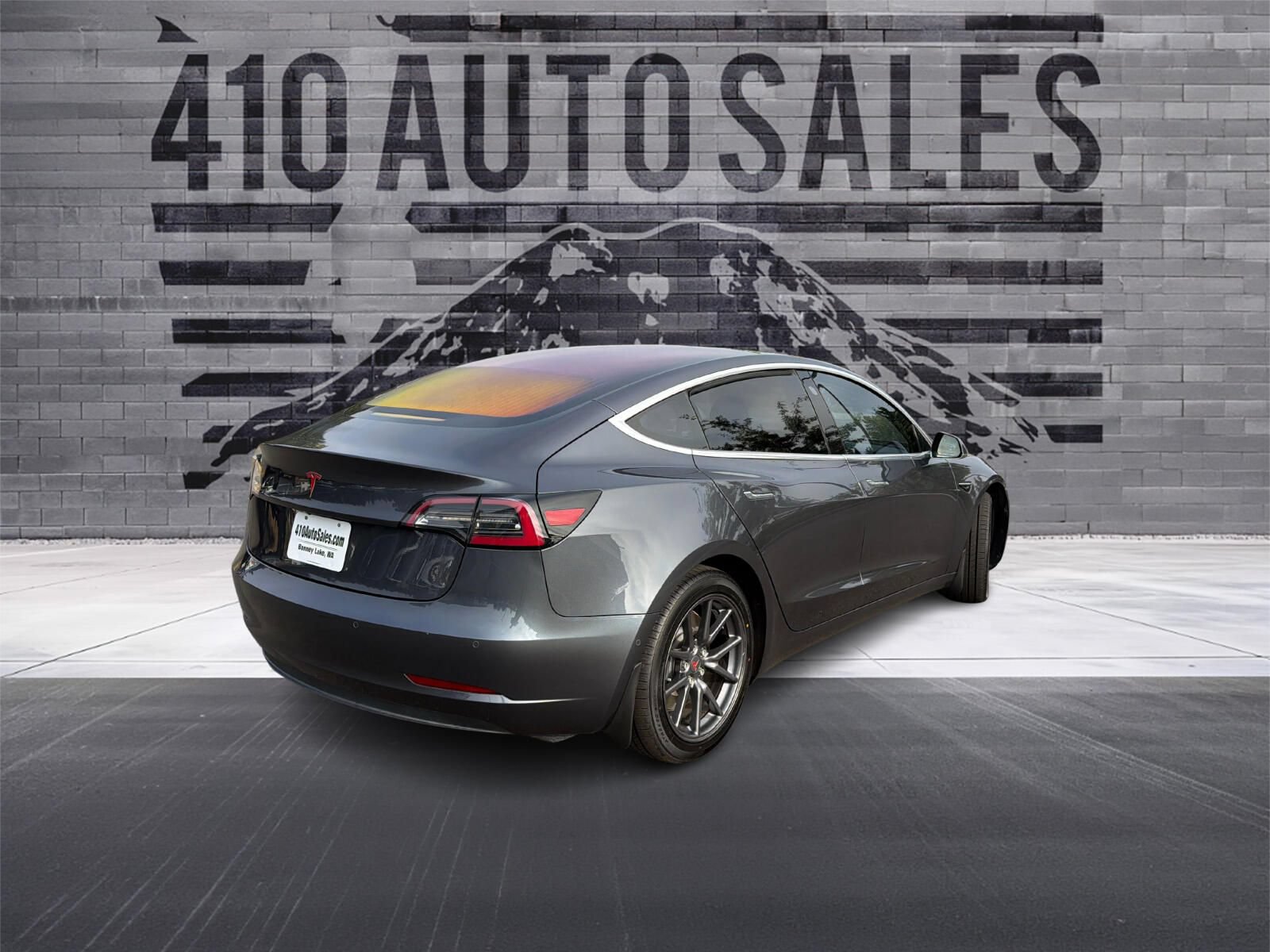 Used 2018 Tesla Model 3 Long Range RWD image 3