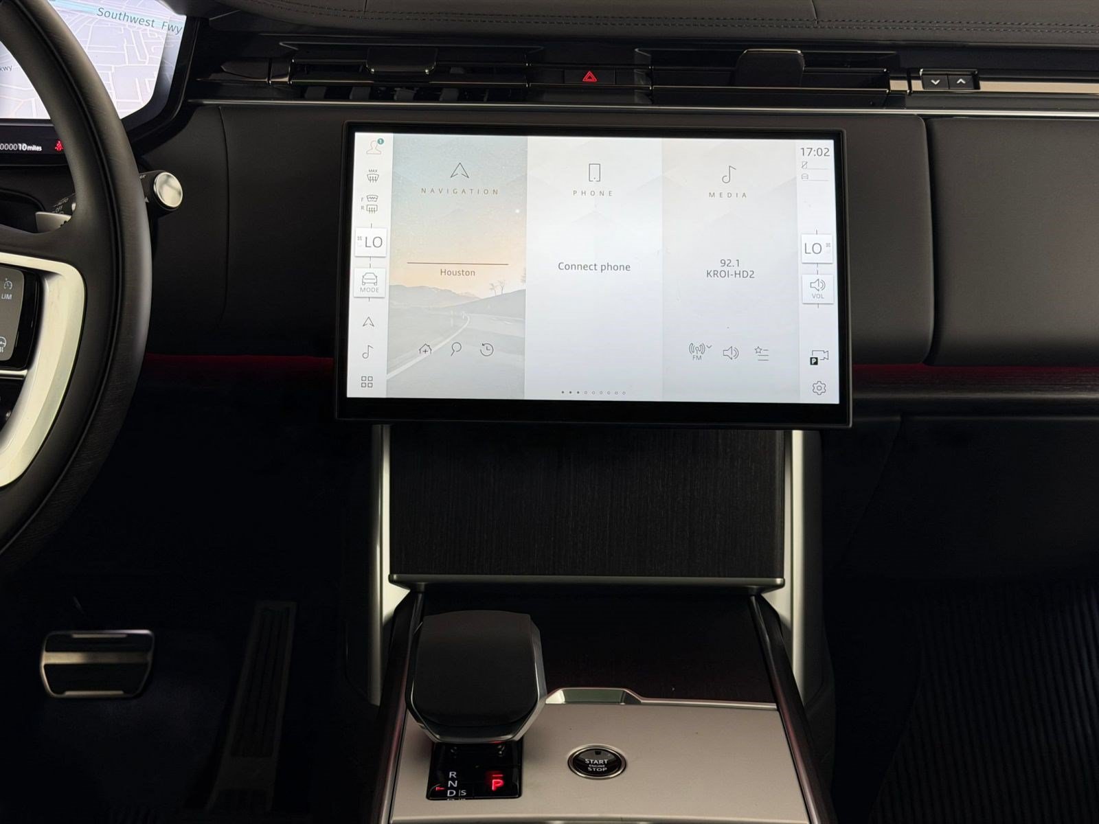 New 2026 Land Rover Range Rover Long Wheelbase SE AWD/4WD image 18