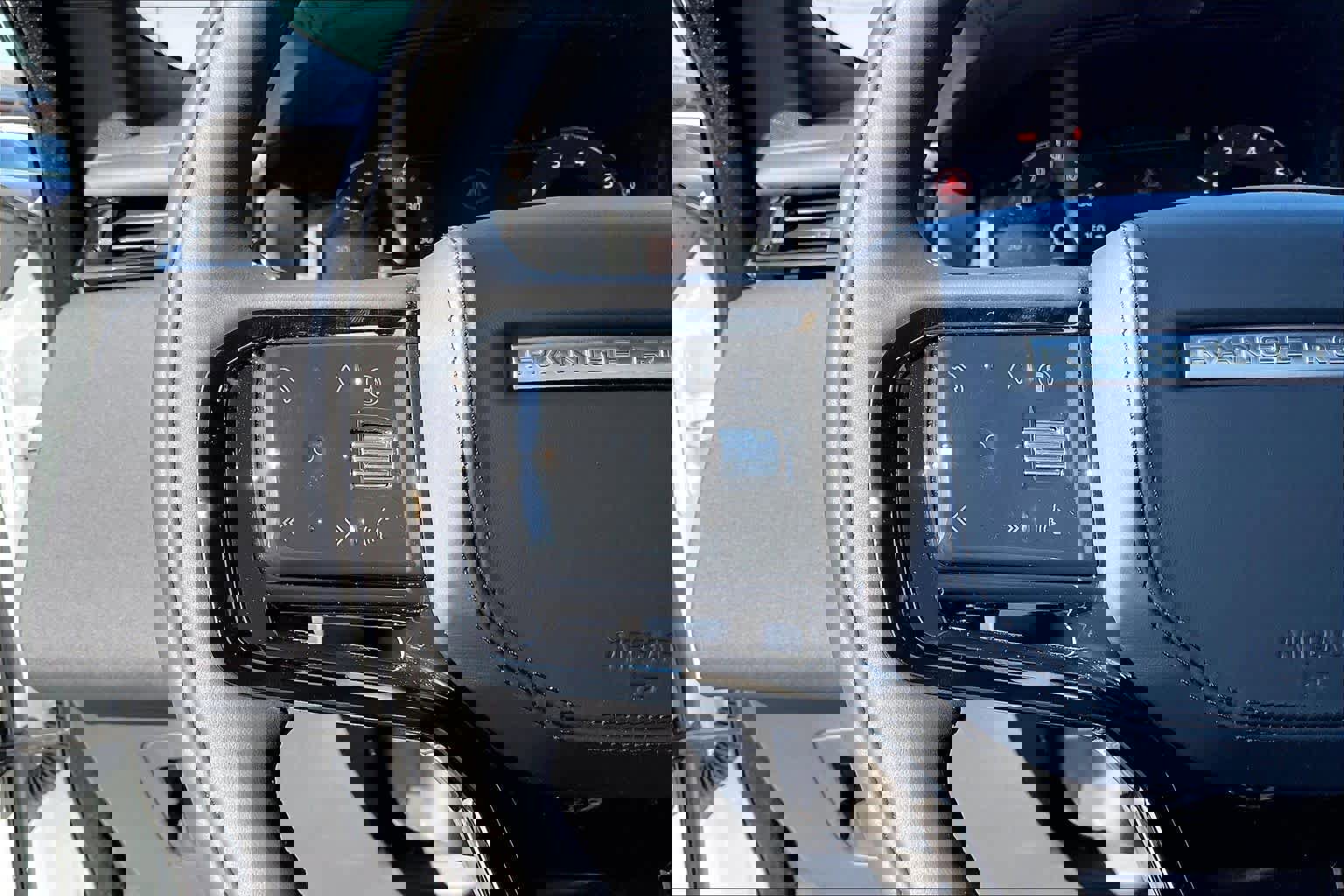 New 2026 Land Rover Range Rover Velar Dynamic SE image 17