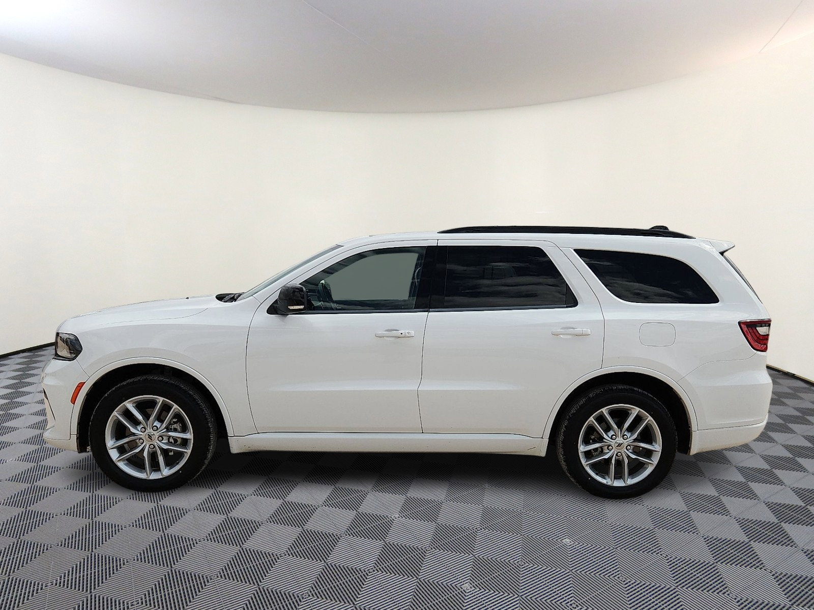 Used 2023 Dodge Durango GT image 2