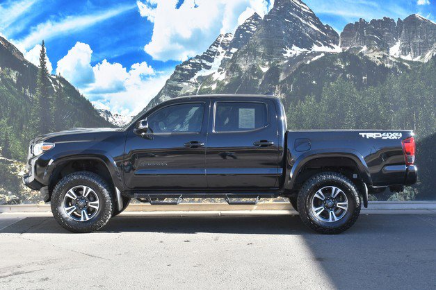 Used 2019 Toyota Tacoma TRD Sport image 7