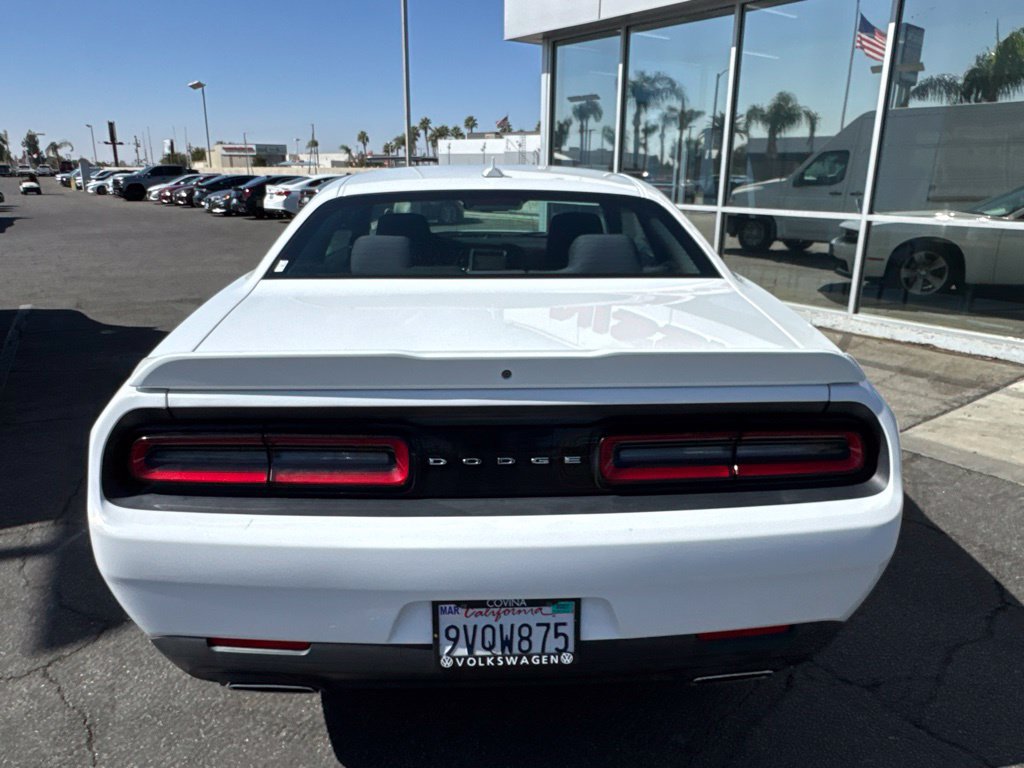 Used 2019 Dodge Challenger SXT RWD image 3