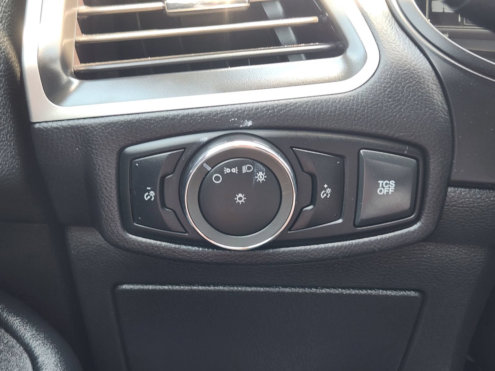 Used 2024 Ford Edge SEL AWD/4WD image 25
