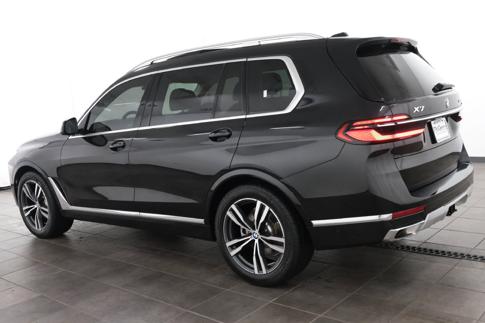 Used 2023 BMW X7 xDrive40i w/ Executive Package AWD/4WD image 3
