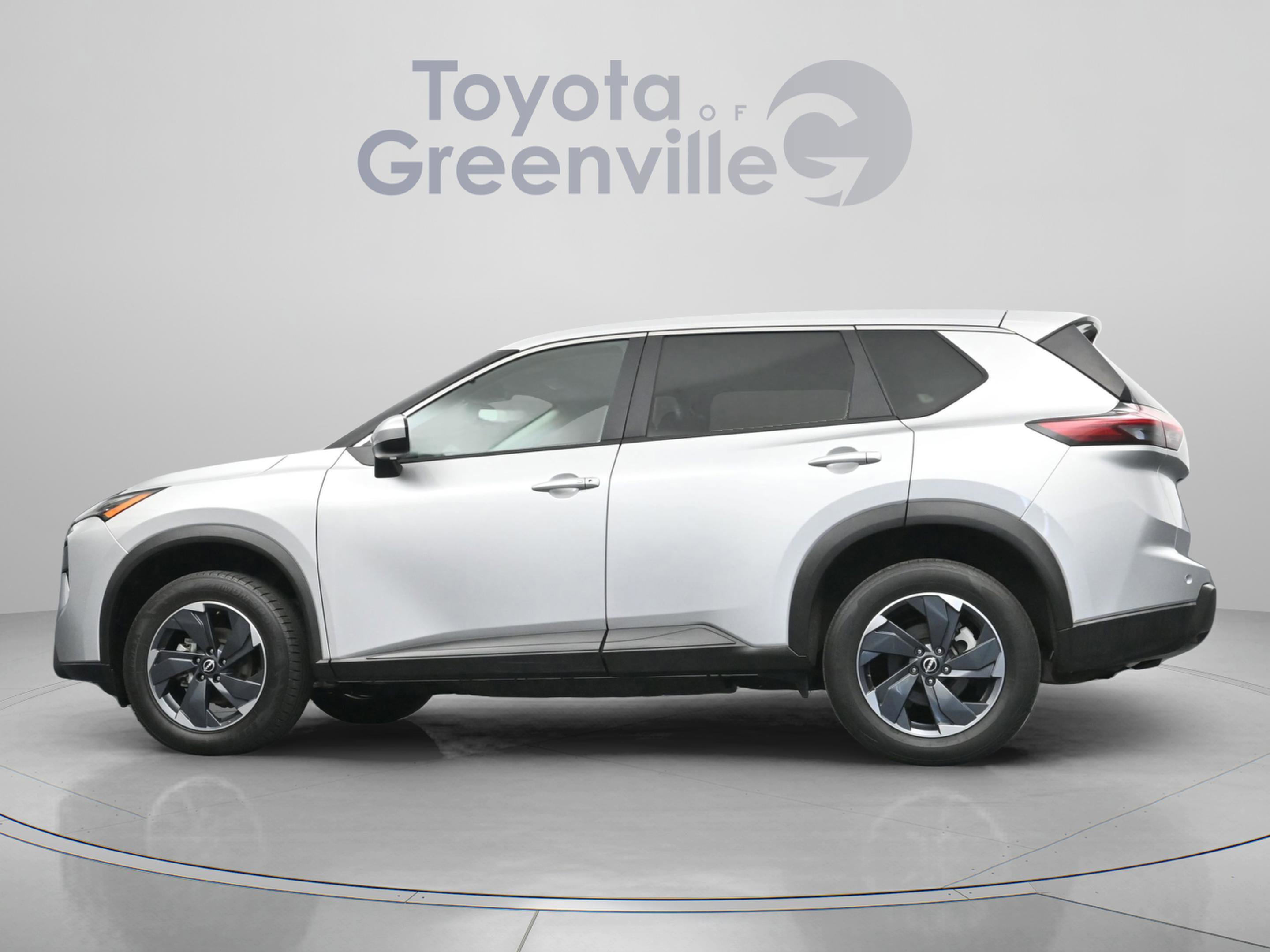 Used 2024 Nissan Rogue SV image 6