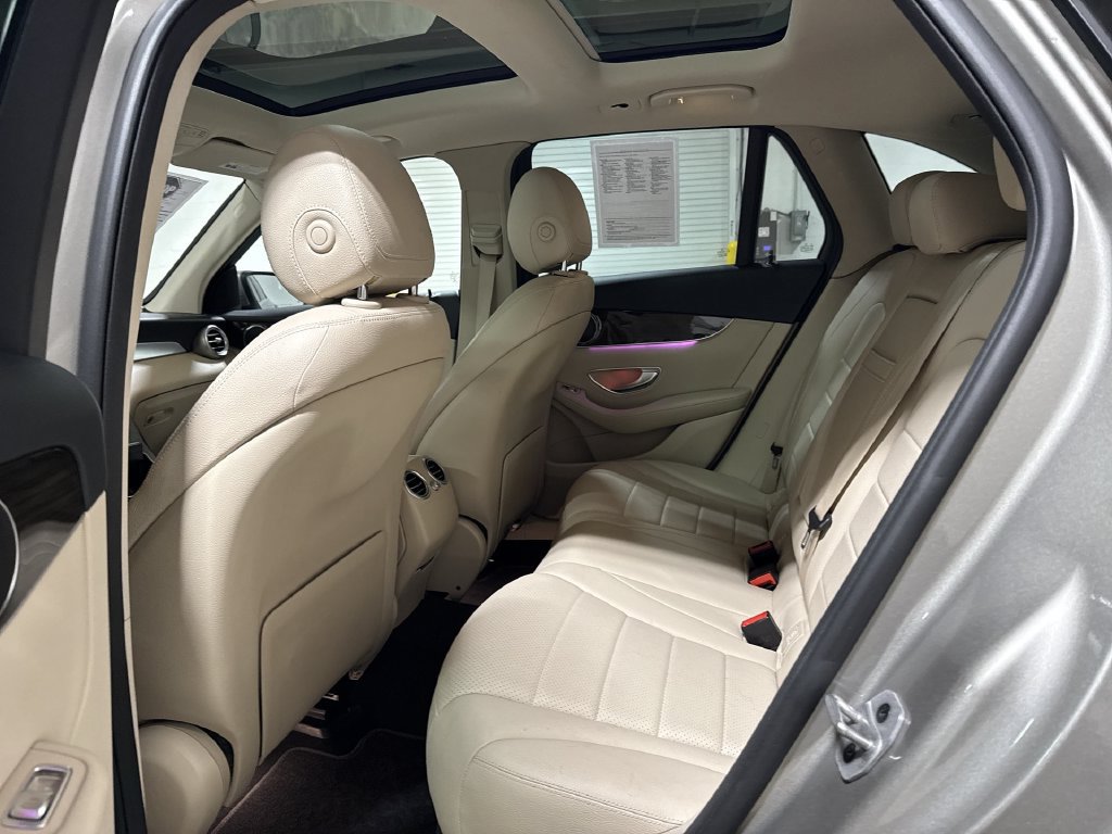 Used 2021 Mercedes-Benz GLC 300 image 23