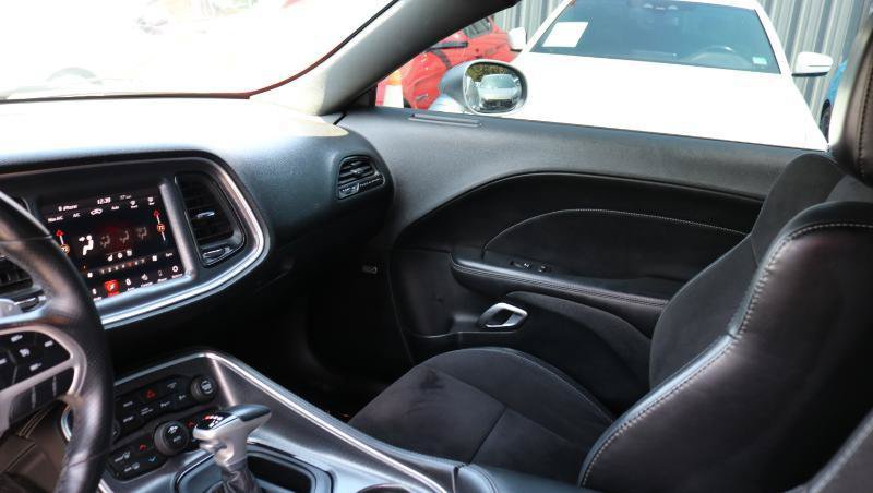 Used 2018 Dodge Challenger R/T Scat Pack w/ Leather Interior Group RWD image 19