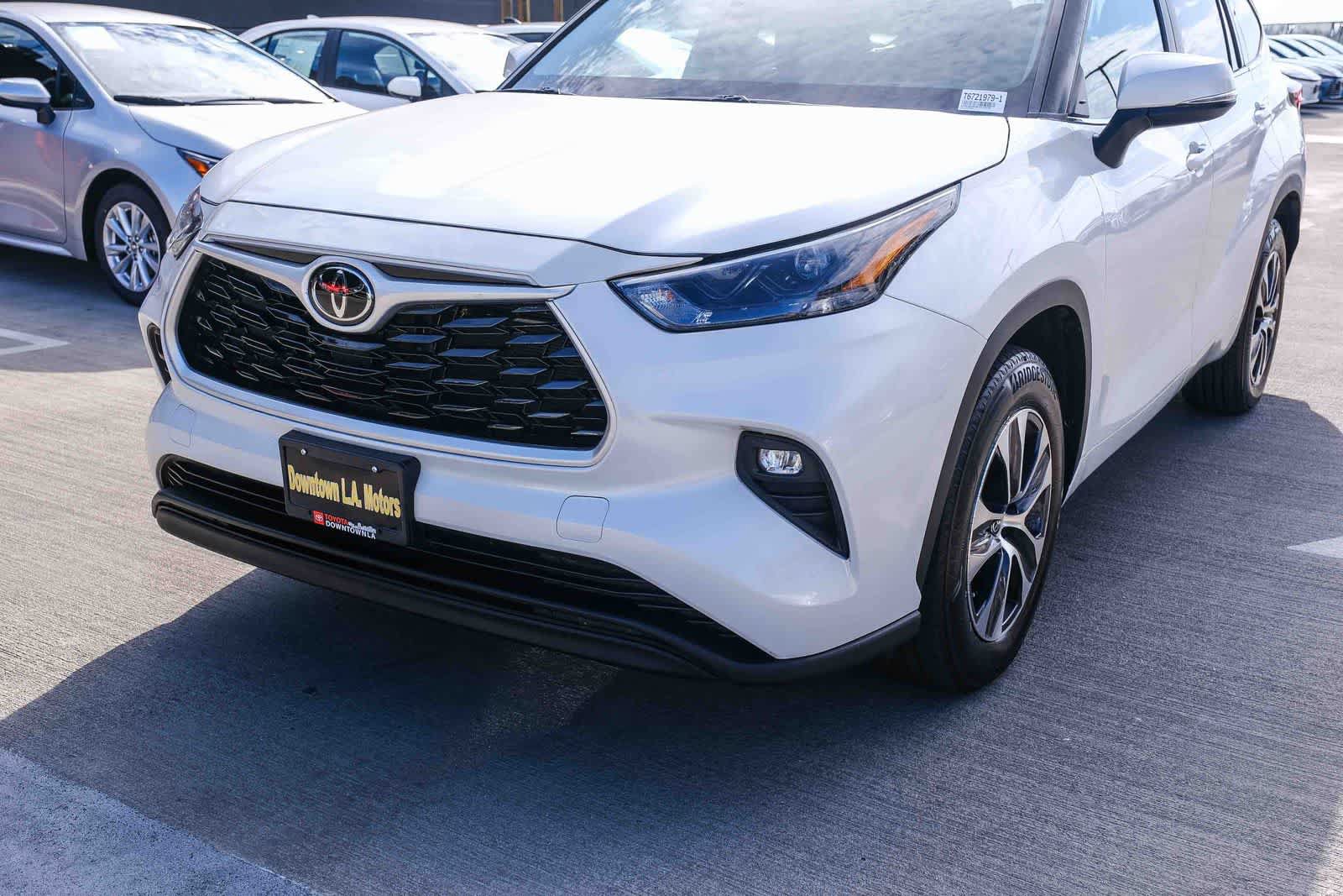 Used 2023 Toyota Highlander XLE FWD image 11