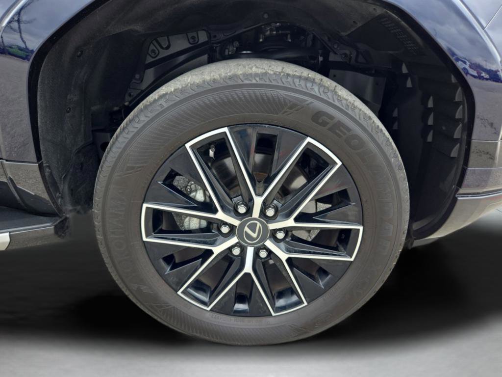 Used 2024 Lexus GX 550 w/ Accessory Package (2T) image 32