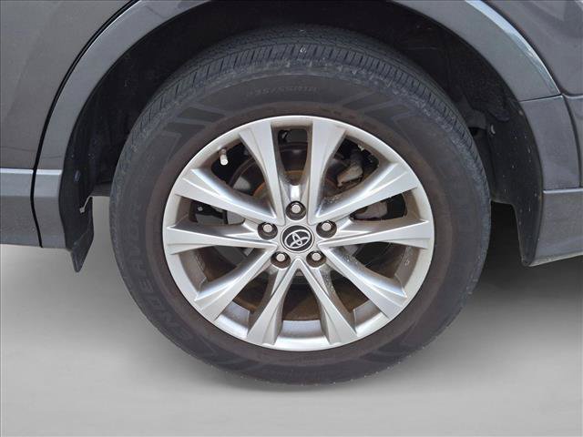 Used 2017 Toyota RAV4 Platinum FWD image 9