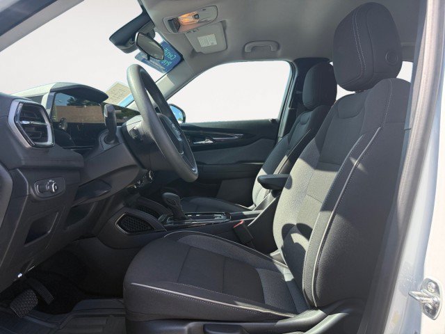 Used 2026 Chevrolet TrailBlazer LT FWD image 2